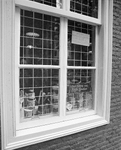 881071 Afbeelding van de etalage van het Museum voor het Kruideniersbedrijf Erven Betje Boerhave (Hoogt 6) te Utrecht.